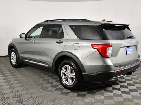 Used 2020 Ford Explorer XLT w/ Equipment Group 202A AWD/4WD image 8