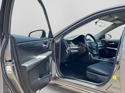 Used 2017 Toyota Camry SE FWD image 8