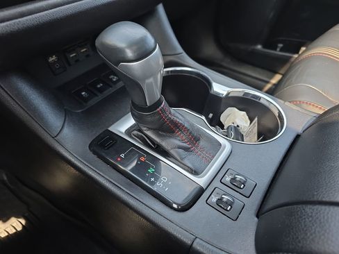 Used 2019 Toyota Highlander SE image 36