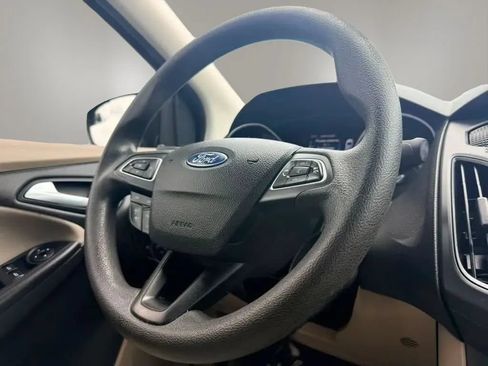 Used 2015 Ford Focus SE FWD image 20