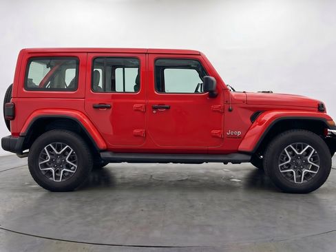 Used 2025 Jeep Wrangler Unlimited Sahara AWD/4WD image 11