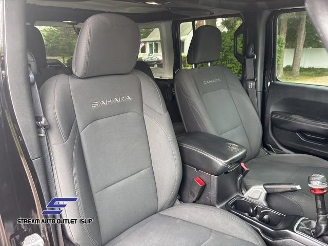 Used 2018 Jeep Wrangler Unlimited Sahara AWD/4WD image 12