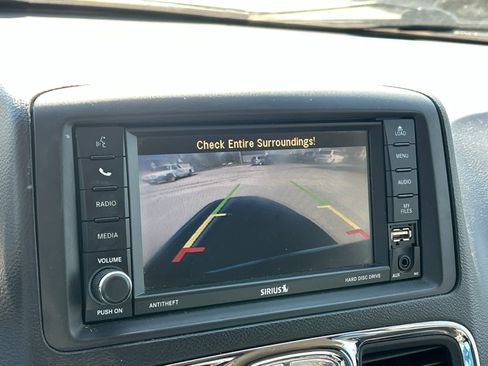 Used 2015 Chrysler Town & Country Touring FWD image 28
