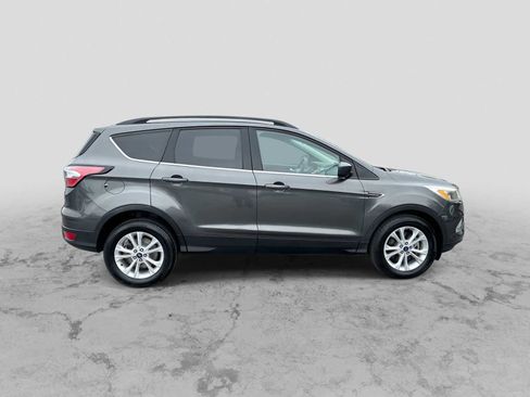 Used 2018 Ford Escape SE image 9