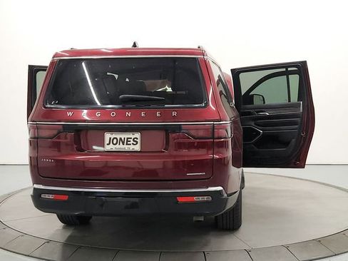 Used 2024 Jeep Wagoneer L Series II w/ Flexible Seating Group AWD/4WD image 14