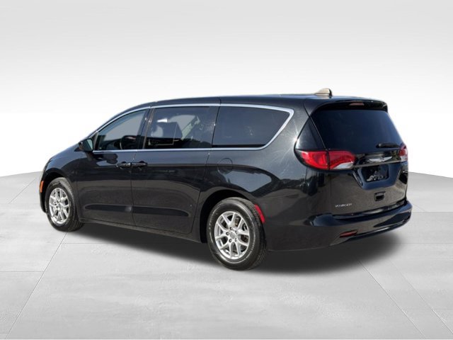 Used 2023 Chrysler Voyager LX FWD image 3
