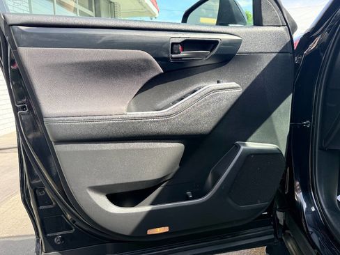 Used 2023 Toyota Highlander L FWD image 16
