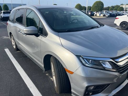 Used 2019 Honda Odyssey EX image 3