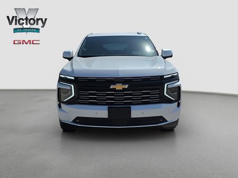Used 2025 Chevrolet Tahoe High Country AWD/4WD image 2