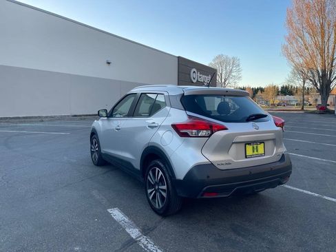 Used 2020 Nissan Kicks SV FWD image 3