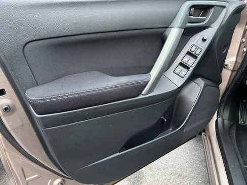 Used 2015 Subaru Forester 2.5i w/ Alloy Wheel Package image 16