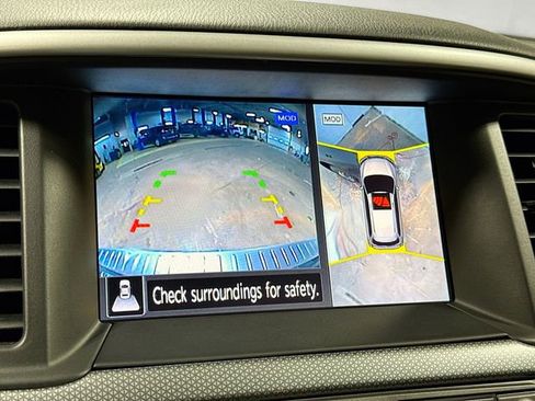 Used 2018 Nissan Pathfinder SL image 16