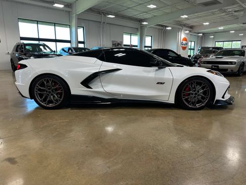 Used 2023 Chevrolet Corvette Stingray Premium Conv w/ Z51 Performance Package RWD image 16