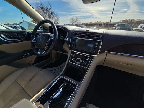 Used 2018 Lincoln Continental Reserve image 12