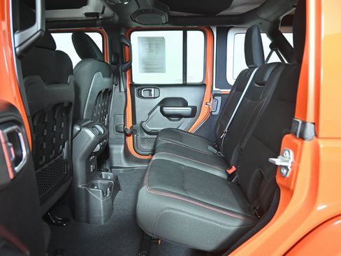 Used 2018 Jeep Wrangler Unlimited Rubicon w/ Dual Top Group image 18