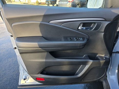 Certified 2023 Honda Ridgeline Sport image 10