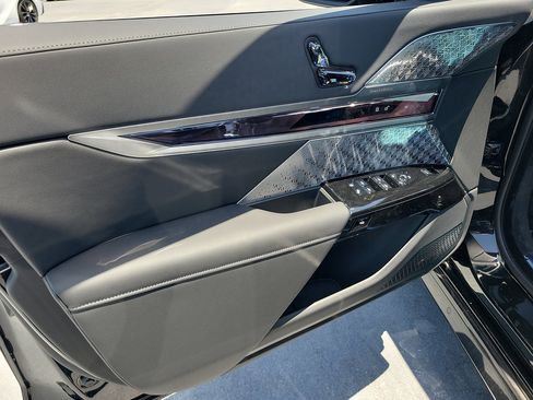 New 2026 BMW i7 M70 w/ Executive Package AWD/4WD image 16