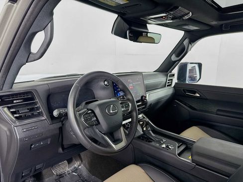 Used 2024 Lexus GX 550 image 9