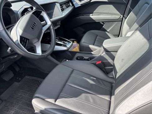 Used 2024 Audi Q4 e-tron Prestige image 5