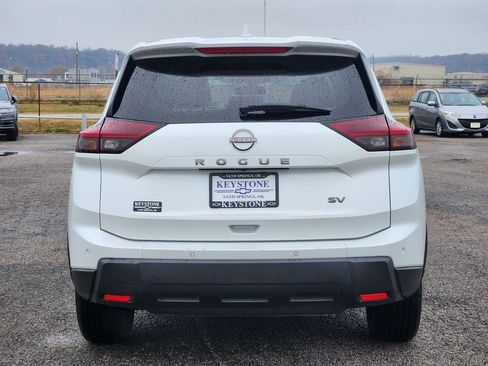 Used 2024 Nissan Rogue SV image 6