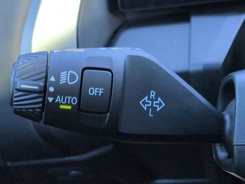 Used 2025 BMW X3 M50 w/ Premium Package image 29