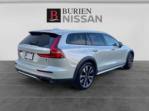 Used 2020 Volvo V60 T5 Cross Country AWD/4WD image 5