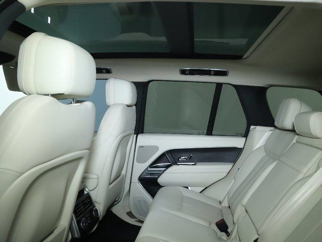 Certified 2023 Land Rover Range Rover SE AWD/4WD image 19