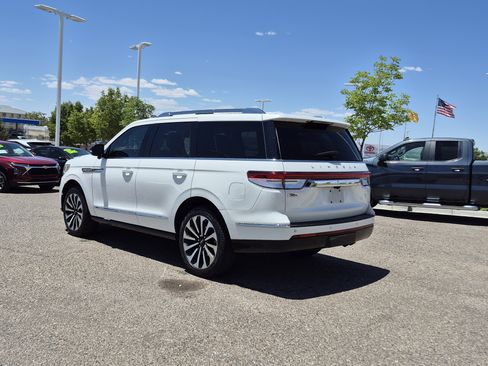 Used 2023 Lincoln Navigator Reserve AWD/4WD image 3