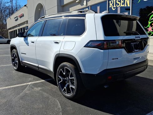 New 2026 Jeep Cherokee Overland image 4