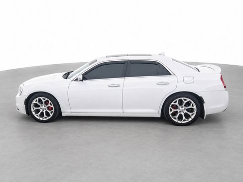 Used 2017 Chrysler 300 C Platinum w/ Safetytec Plus Group RWD image 8