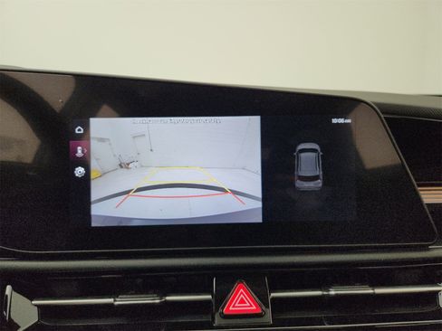 Certified 2024 Kia Niro SX Touring image 37