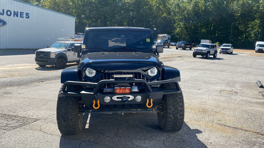 Used 2018 Jeep Wrangler Unlimited Sahara w/ Connectivity Group AWD/4WD image 2