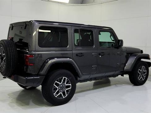 Used 2025 Jeep Wrangler Unlimited Sahara AWD/4WD image 8