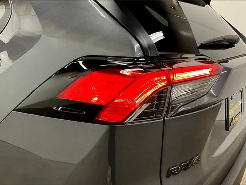 Used 2021 Toyota RAV4 XLE Premium image 23