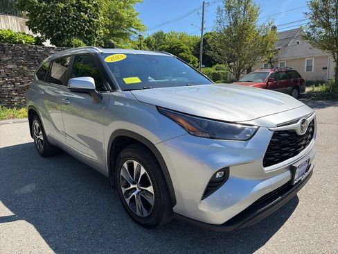 Used 2023 Toyota Highlander XLE w/ Protection Package #3 (TMS) AWD/4WD image 8