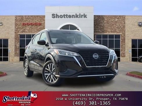 Used 2023 Nissan Kicks SV image 1