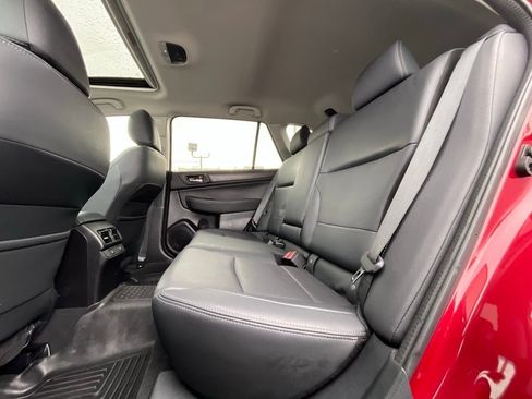 Used 2016 Subaru Outback 3.6R Limited image 13