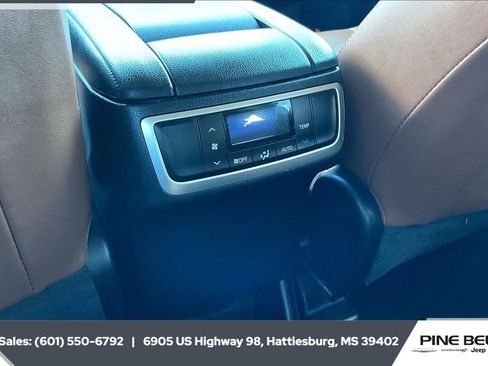 Used 2019 Toyota Highlander Limited image 24