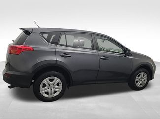 Used 2015 Toyota RAV4 LE video 2