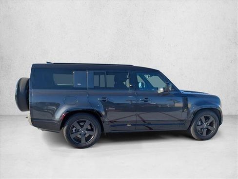 Used 2023 Land Rover Defender 130 X-Dynamic SE AWD/4WD image 4