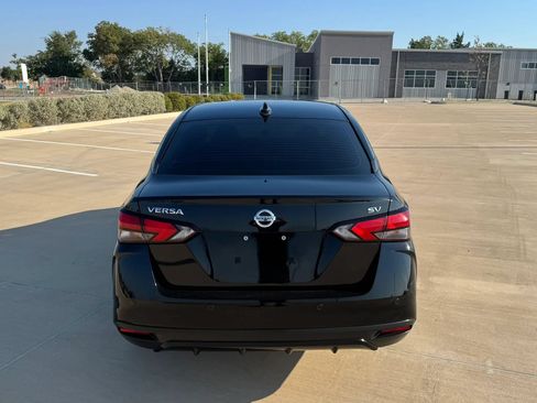 Used 2022 Nissan Versa SV FWD image 8