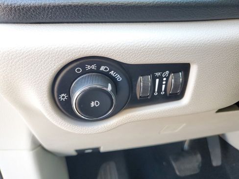 Used 2019 Chrysler Pacifica Limited image 12