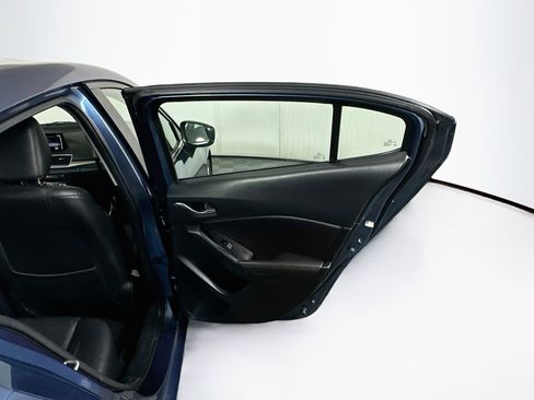 Used 2018 MAZDA MAZDA3 Touring FWD image 29