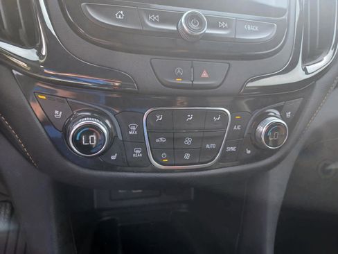 Used 2023 Chevrolet Equinox Premier AWD/4WD image 12