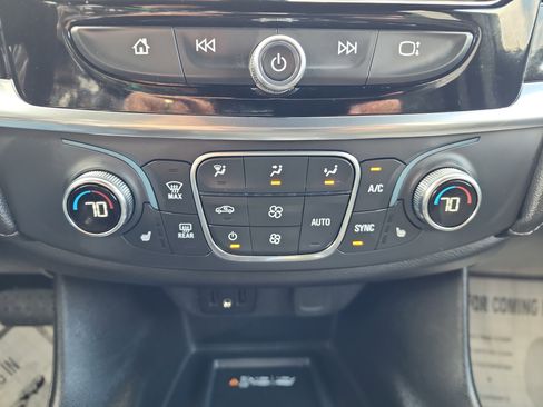 Certified 2023 Chevrolet Traverse LT AWD/4WD image 16