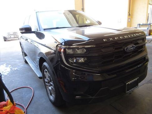 Certified 2025 Ford Expedition Max Active RWD image 4
