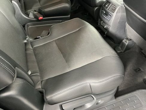 Used 2017 Honda Pilot Elite image 12