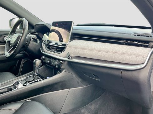 Used 2023 Jeep Compass Latitude image 29