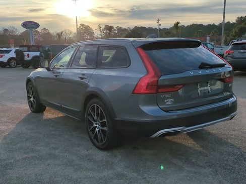 Used 2020 Volvo V90 T6 Cross Country image 6
