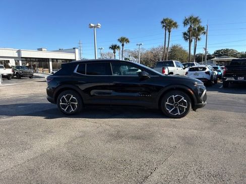 New 2026 Chevrolet Equinox EV LT image 17